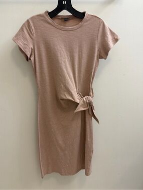Express Tan/Beige Short-Sleeve Tie-Front Knot Mini Dress - size
XXS